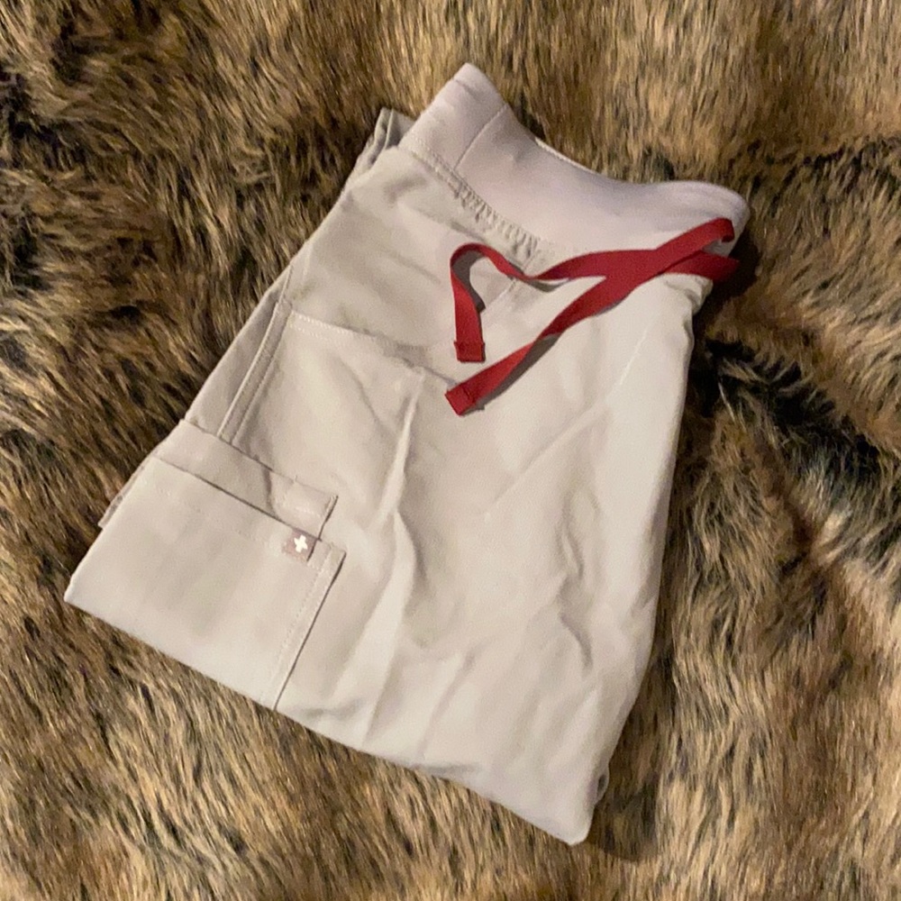 FIGS Kade pants size small in cement gray